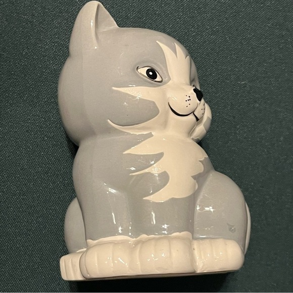 Handmade ceramic kitty coin bank coin slot back of head, gray white kitty 6 x 5” - Picture 2 of 8